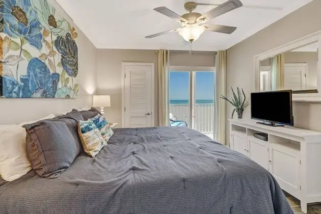 Daire (Castle Beach 402)