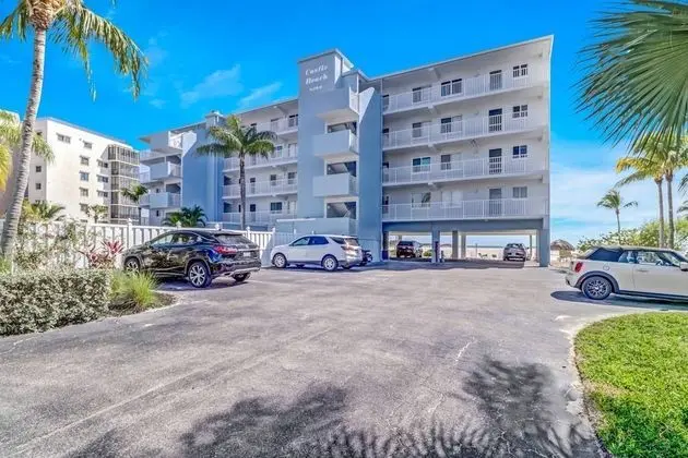 Daire (Castle Beach 402)