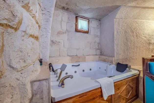 King Cave Suite, Vadi Manzaralı, Jakuzili ve Balkonlu