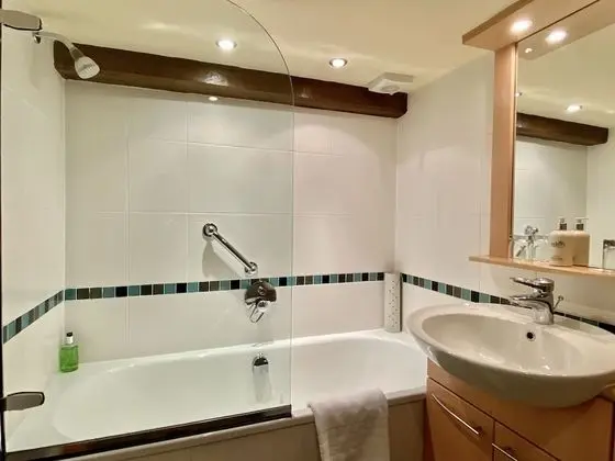 Superior Tek Büyük veya İki Ayrı Yataklı Oda, Banyolu/Duşlu (Room 2 Rhuddlan )