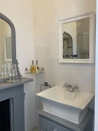 Standard Tek Büyük Yataklı Oda (Small Room 6)