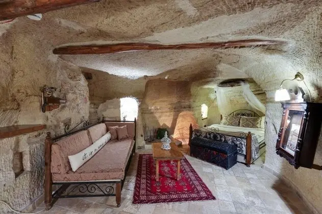 Hidden Library Mağara Suite,    , Jakuzili