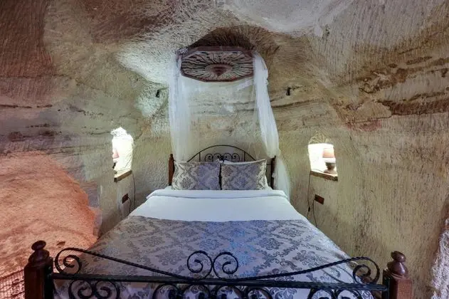Hidden Library Mağara Suite,    , Jakuzili