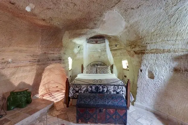 Hidden Library Mağara Suite,    , Jakuzili