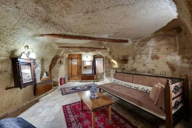 Hidden Library Mağara Suite,    , Jakuzili