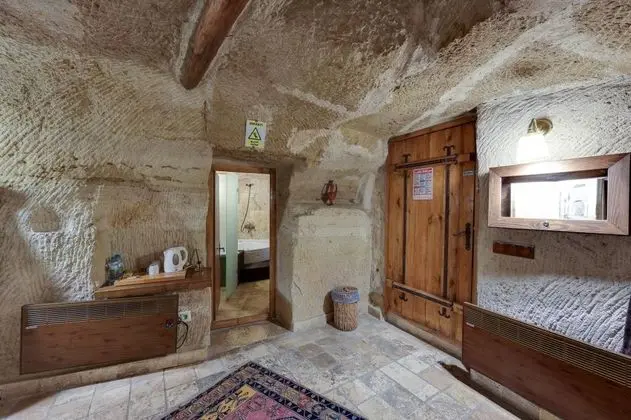 Hidden Library Mağara Suite,    , Jakuzili
