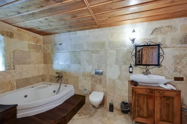 Templar Mağara Suite,    , Şömineli ve Jakuzili