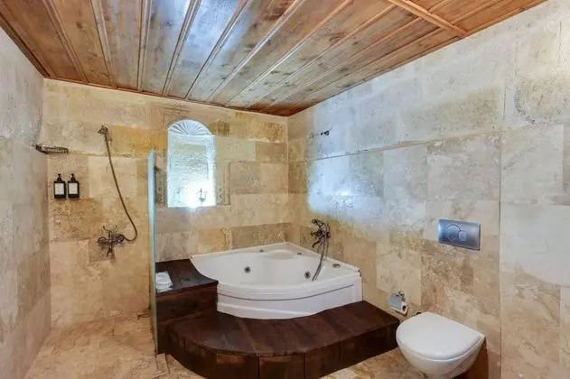 Templar Mağara Suite,    , Şömineli ve Jakuzili