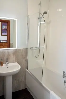 Family Dört Kişilik Oda, Banyolu/Duşlu (Bettws)