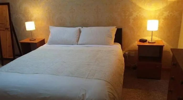 Büyük Yataklı Tek Kişilik Oda