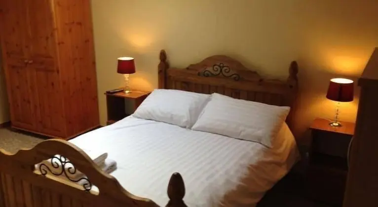 Büyük Yataklı Tek Kişilik Oda