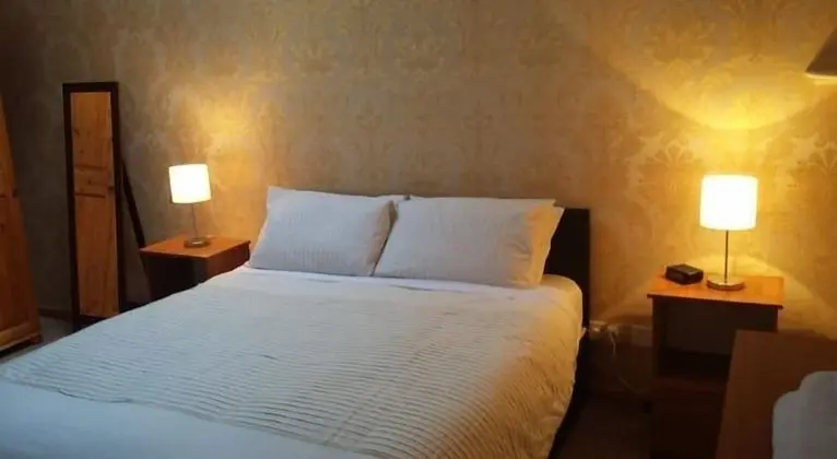 Büyük Yataklı Tek Kişilik Oda