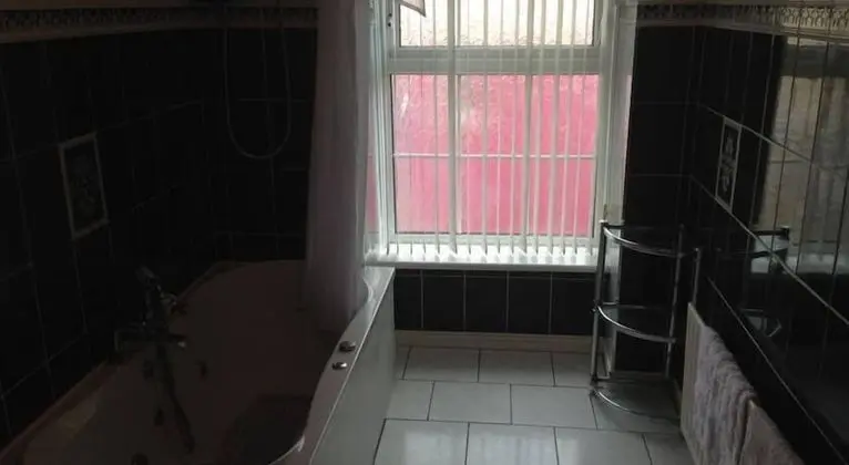 Büyük Yataklı Tek Kişilik Oda