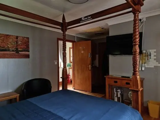 Tek Büyük Yataklı Oda (Four Poster Bed)