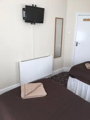 İki Ayrı Yataklı Oda, Ortak Banyo