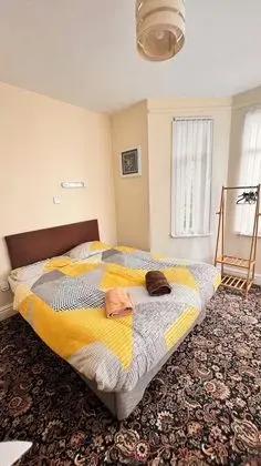 Tek Büyük Yataklı Oda, Ortak Banyo