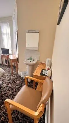 Tek Büyük Yataklı Oda, Ortak Banyo