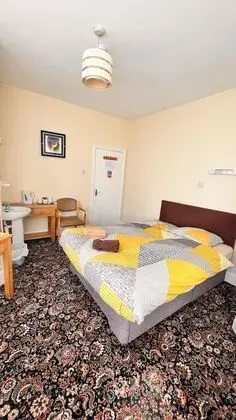 Tek Büyük Yataklı Oda, Ortak Banyo