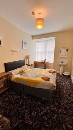 Tek Büyük Yataklı Oda, Ortak Banyo