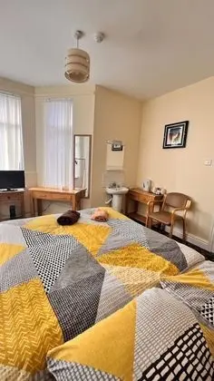 Tek Büyük Yataklı Oda, Ortak Banyo