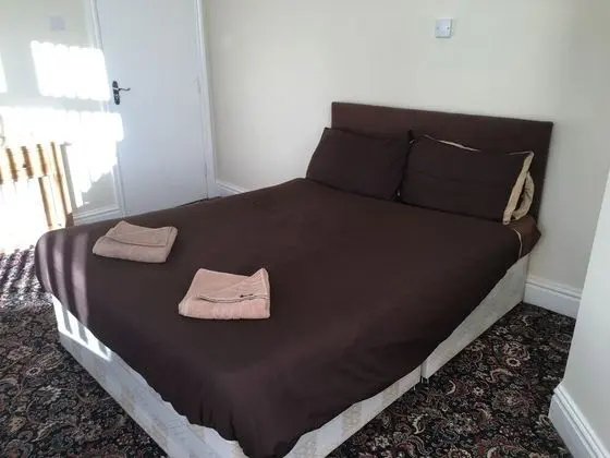 Tek Büyük Yataklı Oda, Ortak Banyo