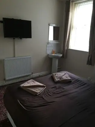 Tek Büyük Yataklı Oda, Ortak Banyo