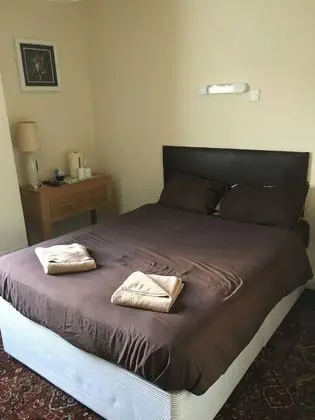 Tek Büyük Yataklı Oda, Ortak Banyo