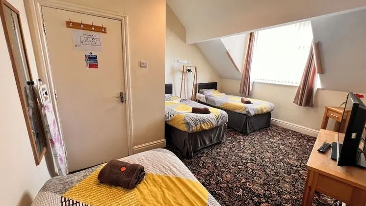 Üç Kişilik Oda, Ortak Banyo