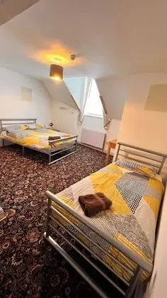 Üç Kişilik Oda, Ortak Banyo