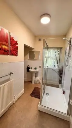 Üç Kişilik Oda, Ortak Banyo