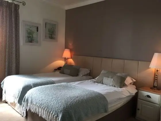 İki Ayrı Yataklı Oda, Banyolu/Duşlu