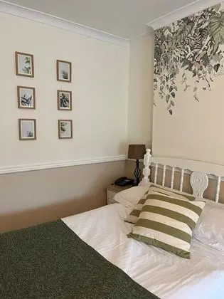 Tek Büyük veya İki Ayrı Yataklı Oda, Banyolu/Duşlu