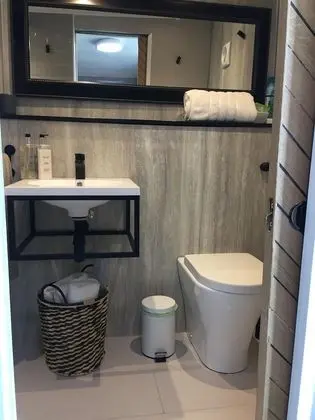 Tek Büyük veya İki Ayrı Yataklı Oda, Banyolu/Duşlu