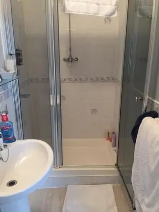 Tek Büyük Yataklı Oda, Banyolu/Duşlu