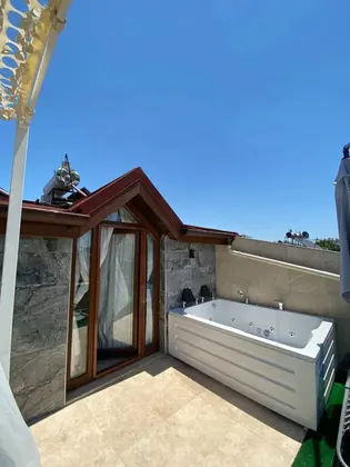 Teraslı Suite Custom Oda