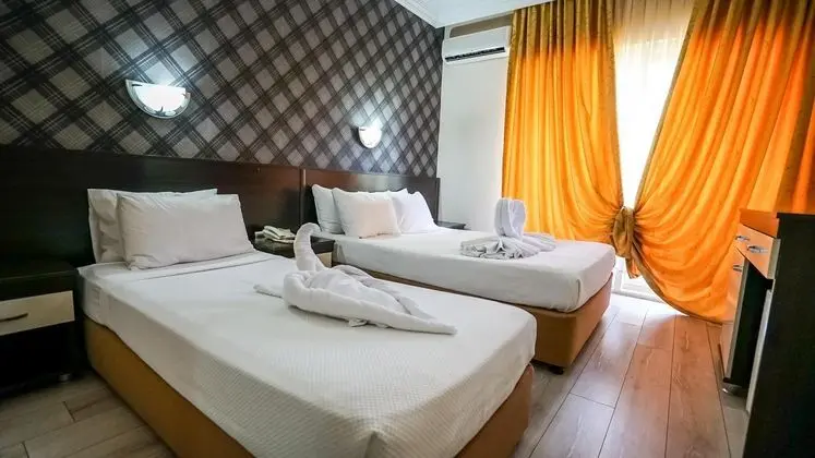 Standart Oda, Bahçe Manzaralı, Balkonlu