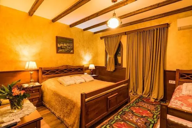 Üç Kişilik Oda, 1 Yatak Odası