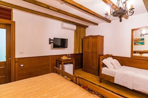 Üç Kişilik Oda, 1 Yatak Odası