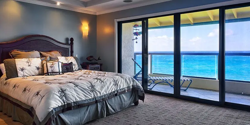 Suit Three Bedrooms Two Bathrooms