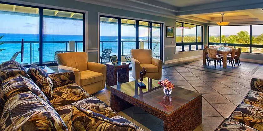 Suit Three Bedrooms Two Bathrooms