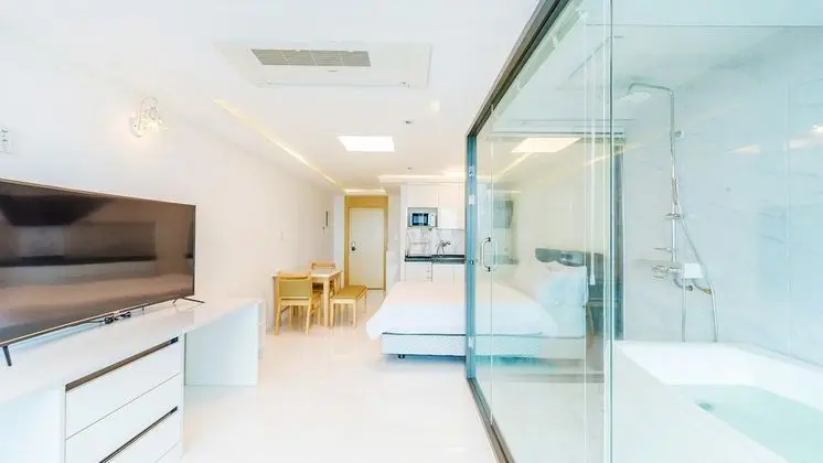 Spa Bath Deluxe Ocean View 13