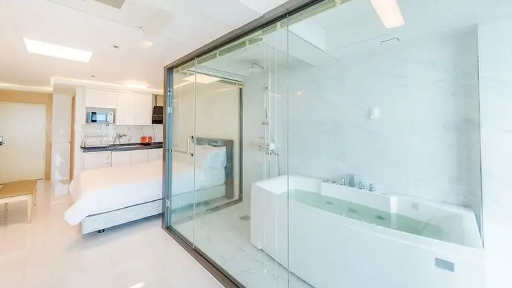 Spa Bath Deluxe Ocean View 13
