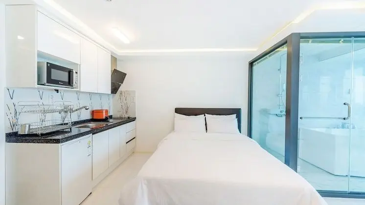 Spa Bath Deluxe Ocean View 13