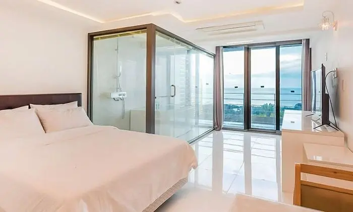 Spa Bath Deluxe Ocean View 13