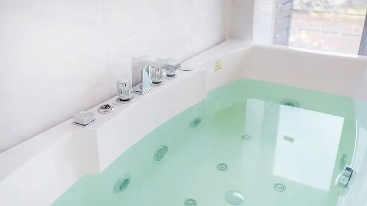 Spa Bath Deluxe Ocean View 13