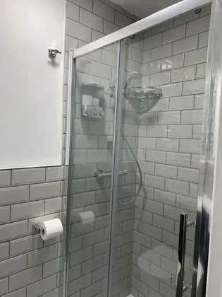 Tek Büyük Yataklı Oda, Banyolu/Duşlu