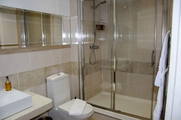 İki Ayrı Yataklı Oda, Banyolu/Duşlu