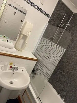 Club Tek Büyük Yataklı Oda