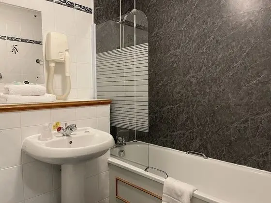 Club Tek Büyük Yataklı Oda