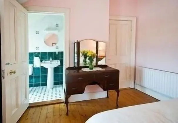 Üç Kişilik Oda, Deniz Manzaralı